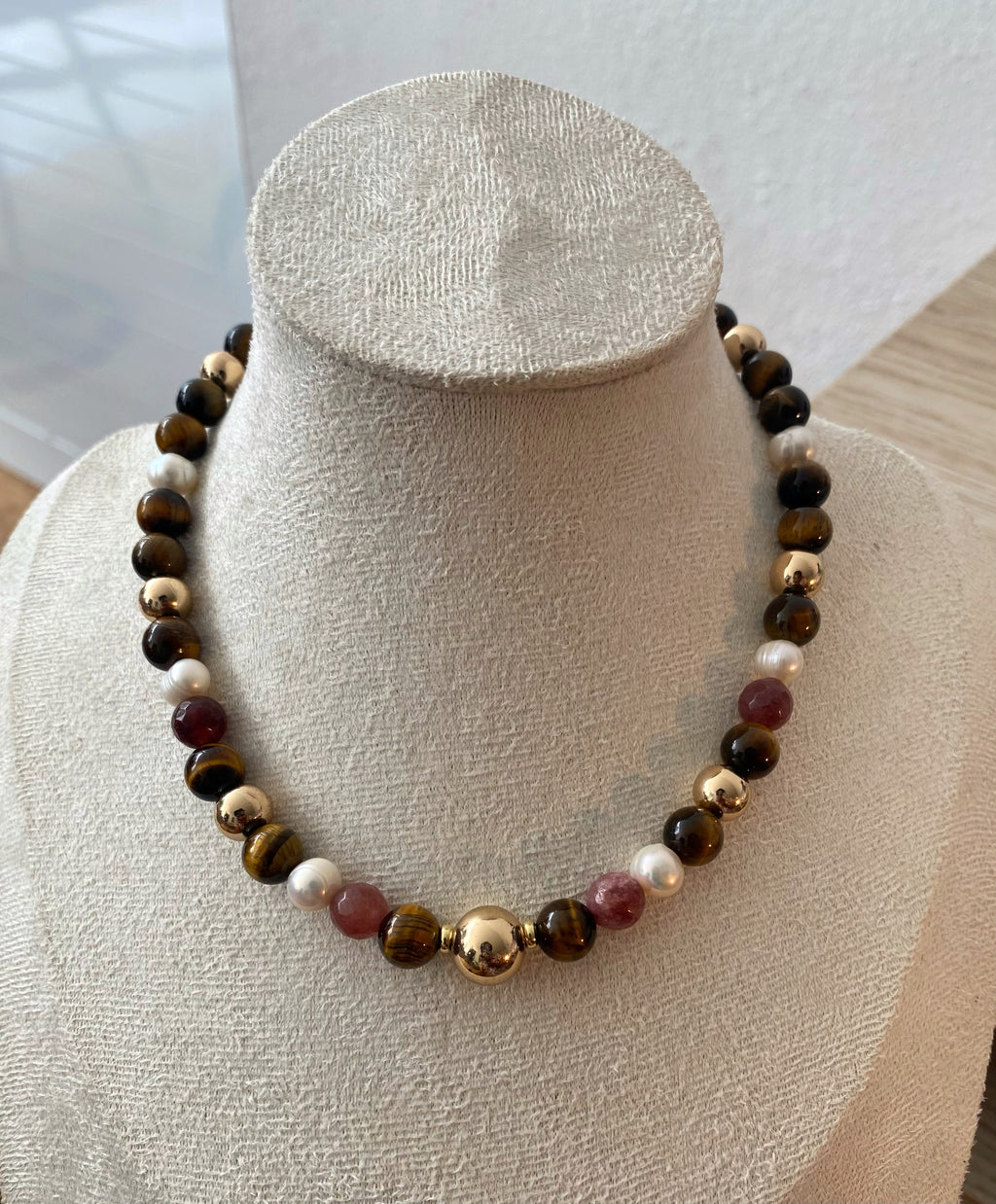 Collar Terra + Solitaria en madre perla.