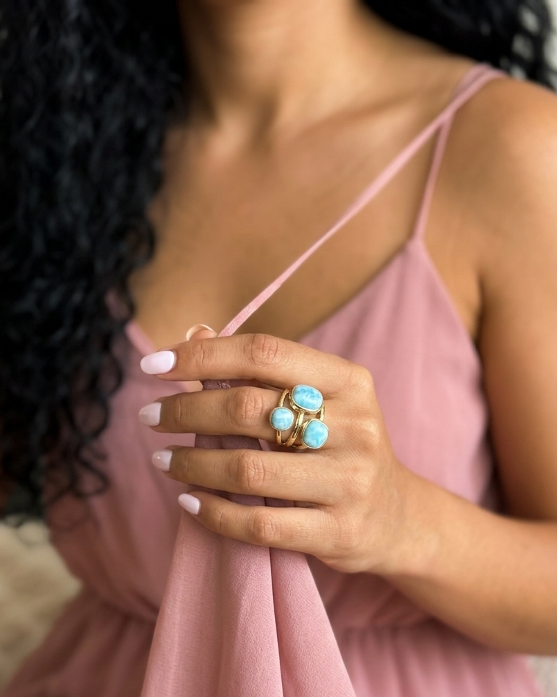 Anillo al cuadrado en Larimar.