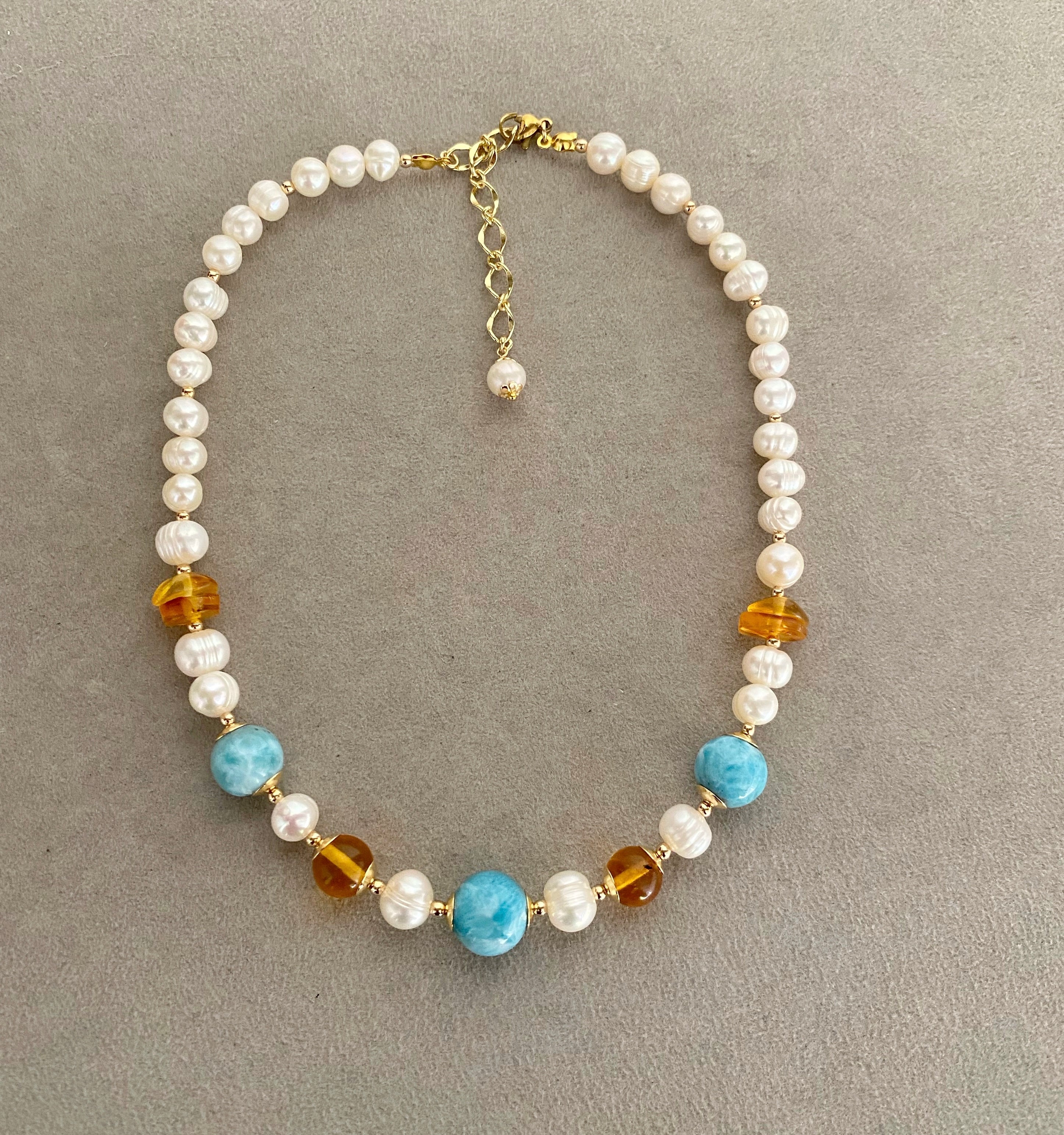 Choker clásico Larimar, Ámbar y Perlas.