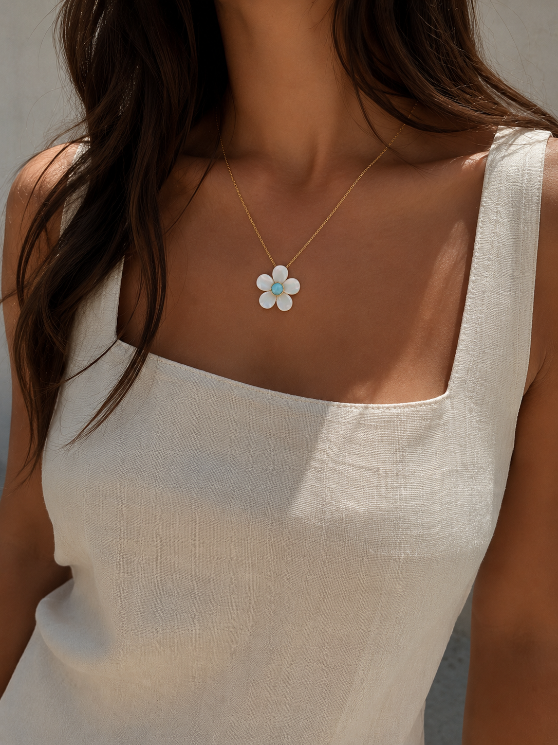 Flor nácar + Larimar (Collar)