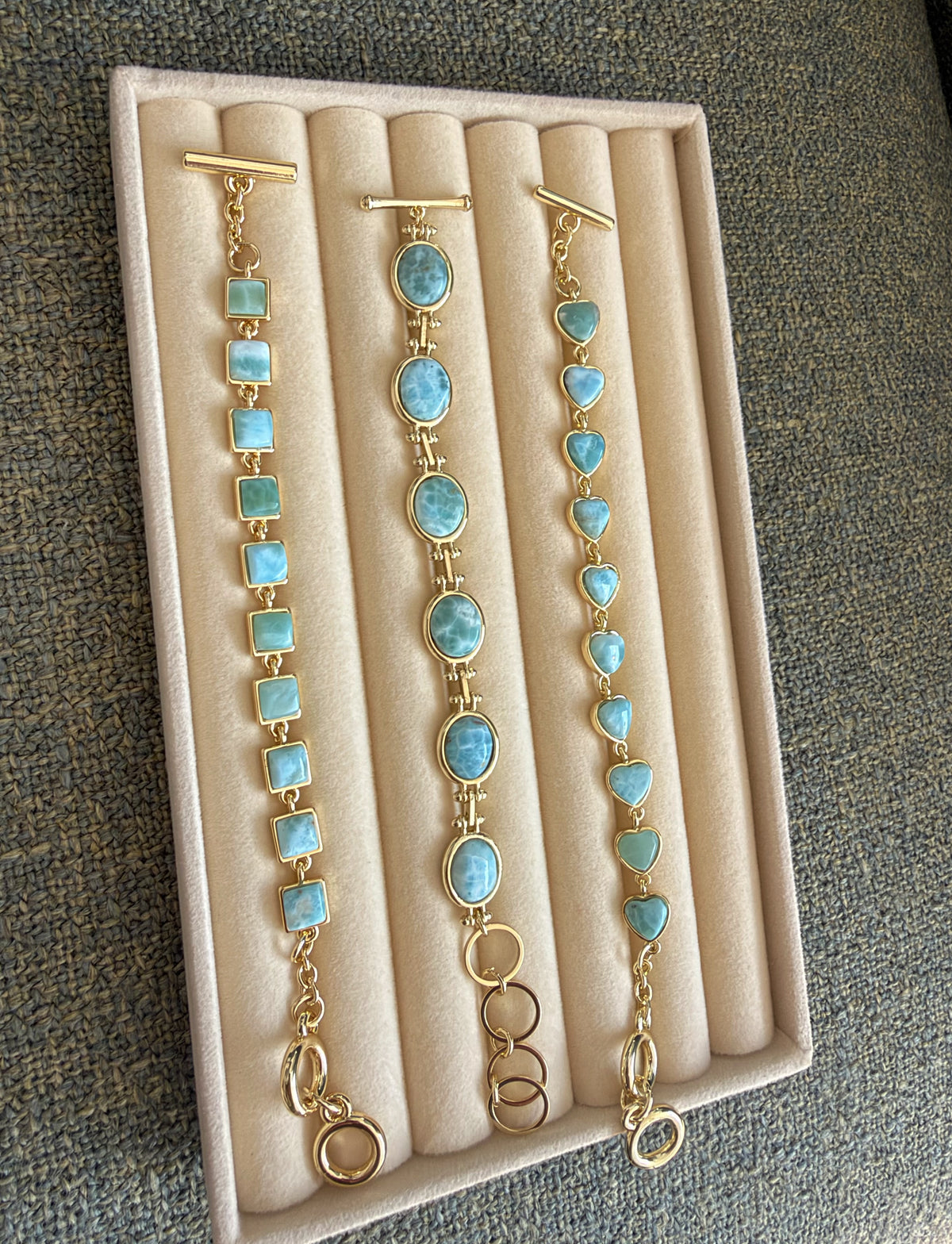 Pulseras figuras en Larimar