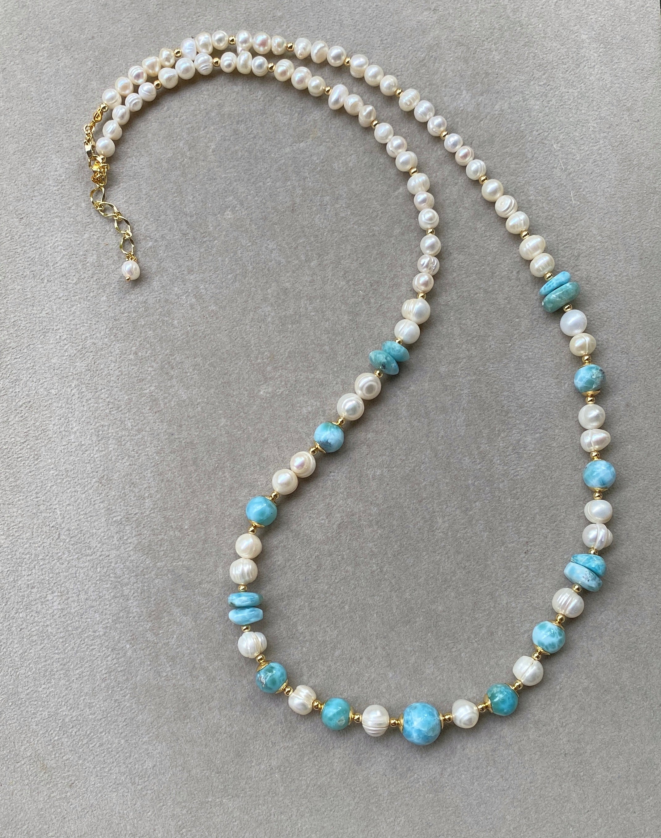 Collar Larimar y Perlas .