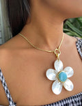 Collar flor nácar